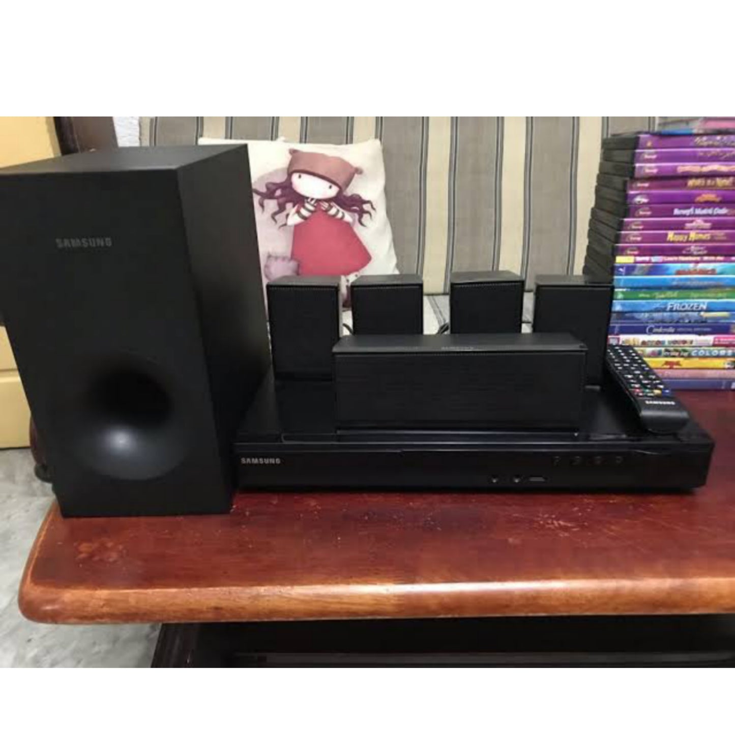 Samsung HT-E330K 5.1Ch 330Watts DVD Home Theater Complete Set - Foreign Used