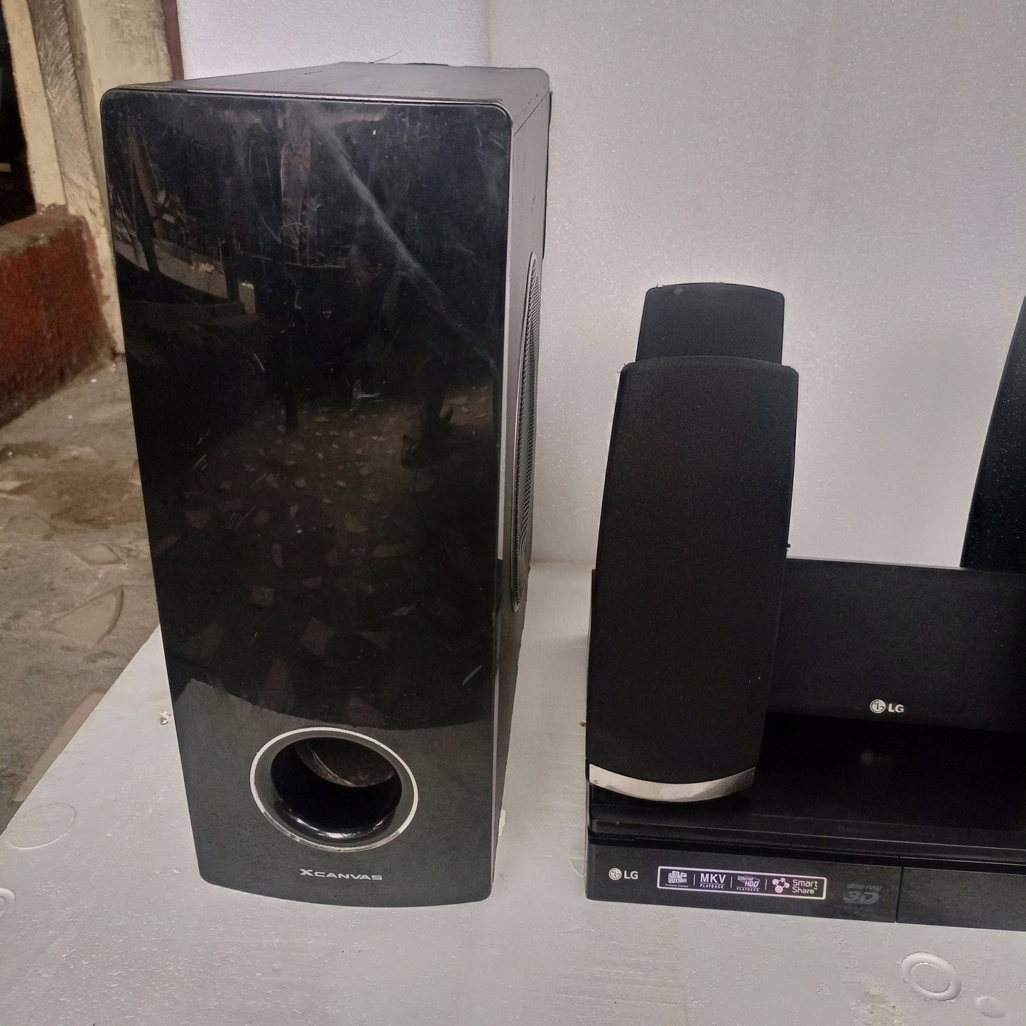 LG 5.1Ch 1000W Bluetooth 3D Blu-ray DVD Home Cinema System - Foreign Used