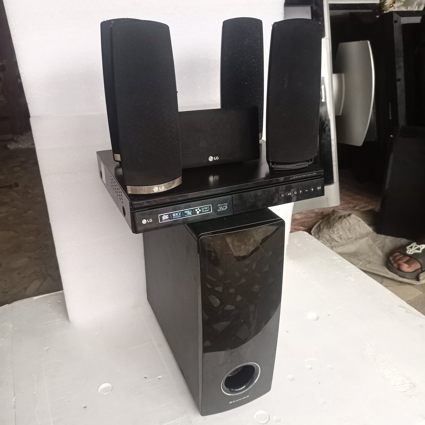 LG 5.1Ch 1000W Bluetooth 3D Blu-ray DVD Home Cinema System - Foreign Used