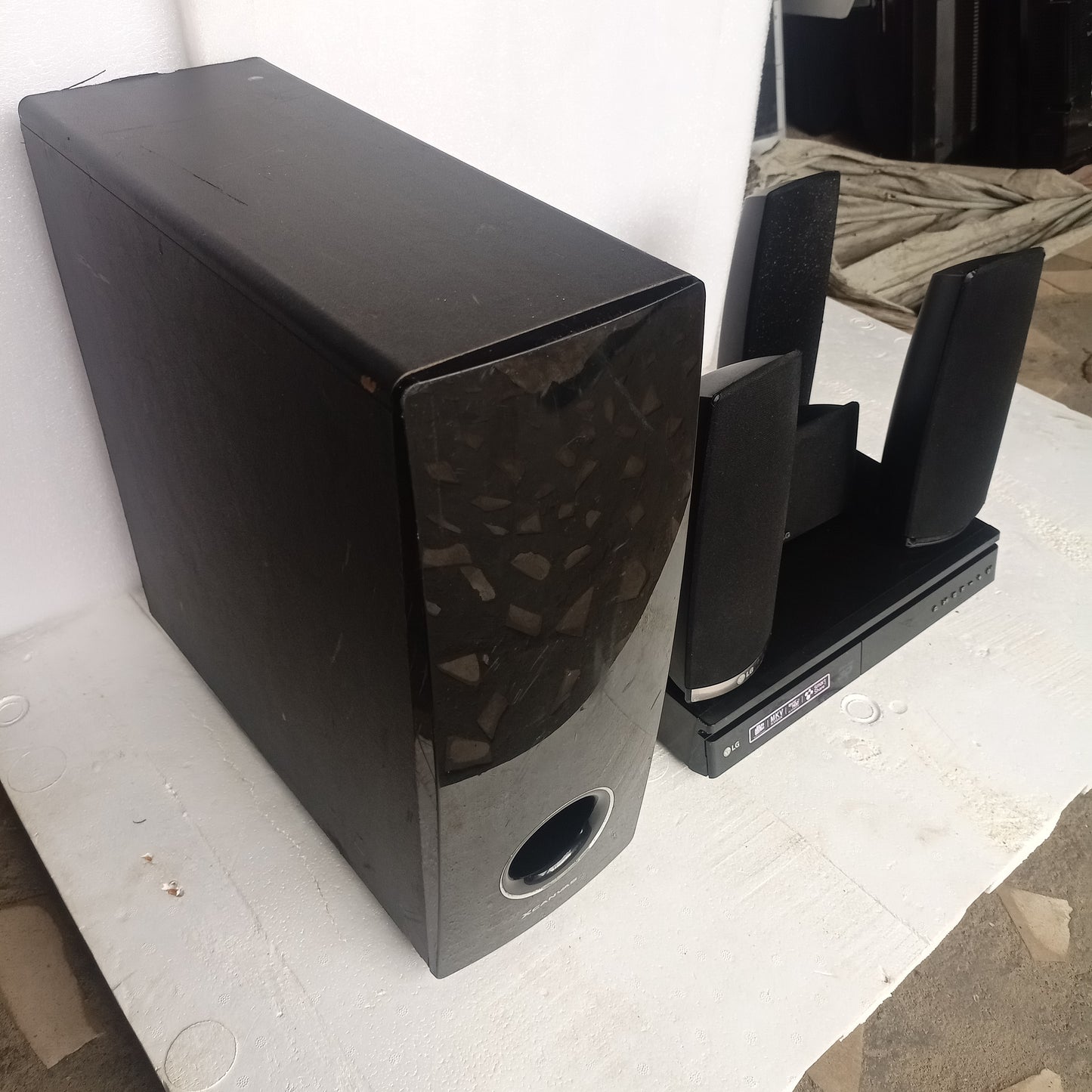 LG 5.1Ch 1000W Bluetooth 3D Blu-ray DVD Home Cinema System - Foreign Used