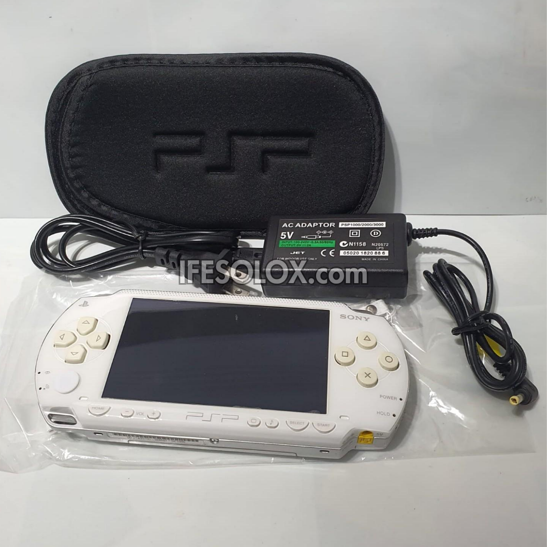 PlayStation Portable PSP 1000 series Game Console with 16GB Memory Stick and 15 Games (White) - Foreign Used
