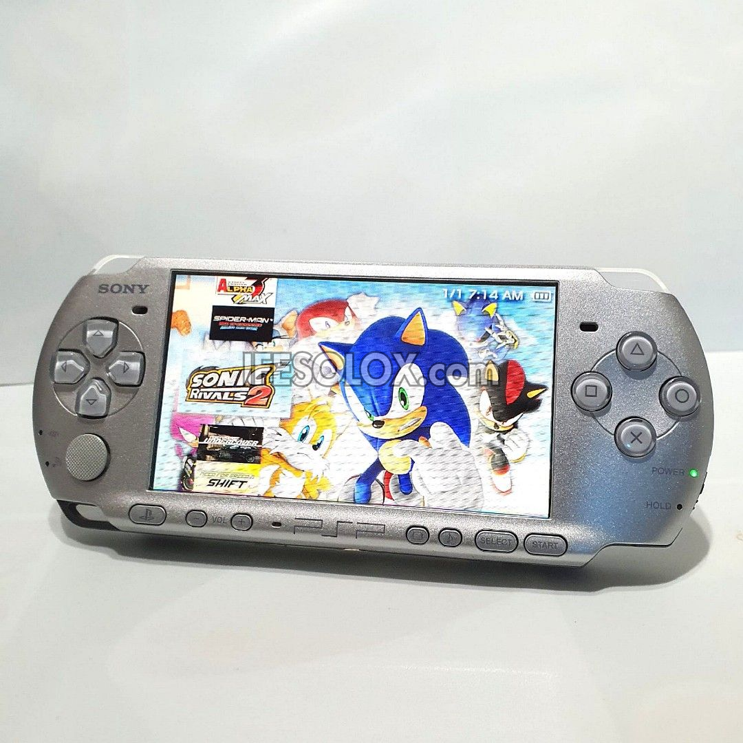 PlayStation Portable PSP 3000 series Game Console with 16GB Memory Stick and 15 Games (Silver) - Foreign Used