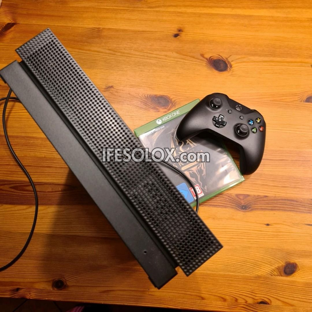 Microsoft XBOX ONE X 1TB Game Console Complete Set with 2 Wireless Controller - Foreign Used