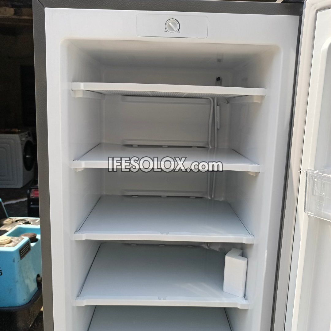 Hisense RS-189DR Congélateur vertical à porte simple 190 L + 1 an de garantie - Neuf