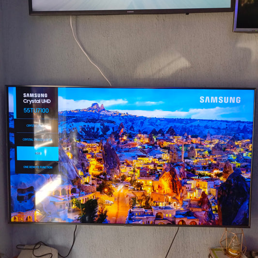 Samsung 55 pouces UE55TU7100 Smart Crystal UHD Premium TV (Bluetooth, WiFi, Miracast, AirPlay) - Occasion à l'étranger
