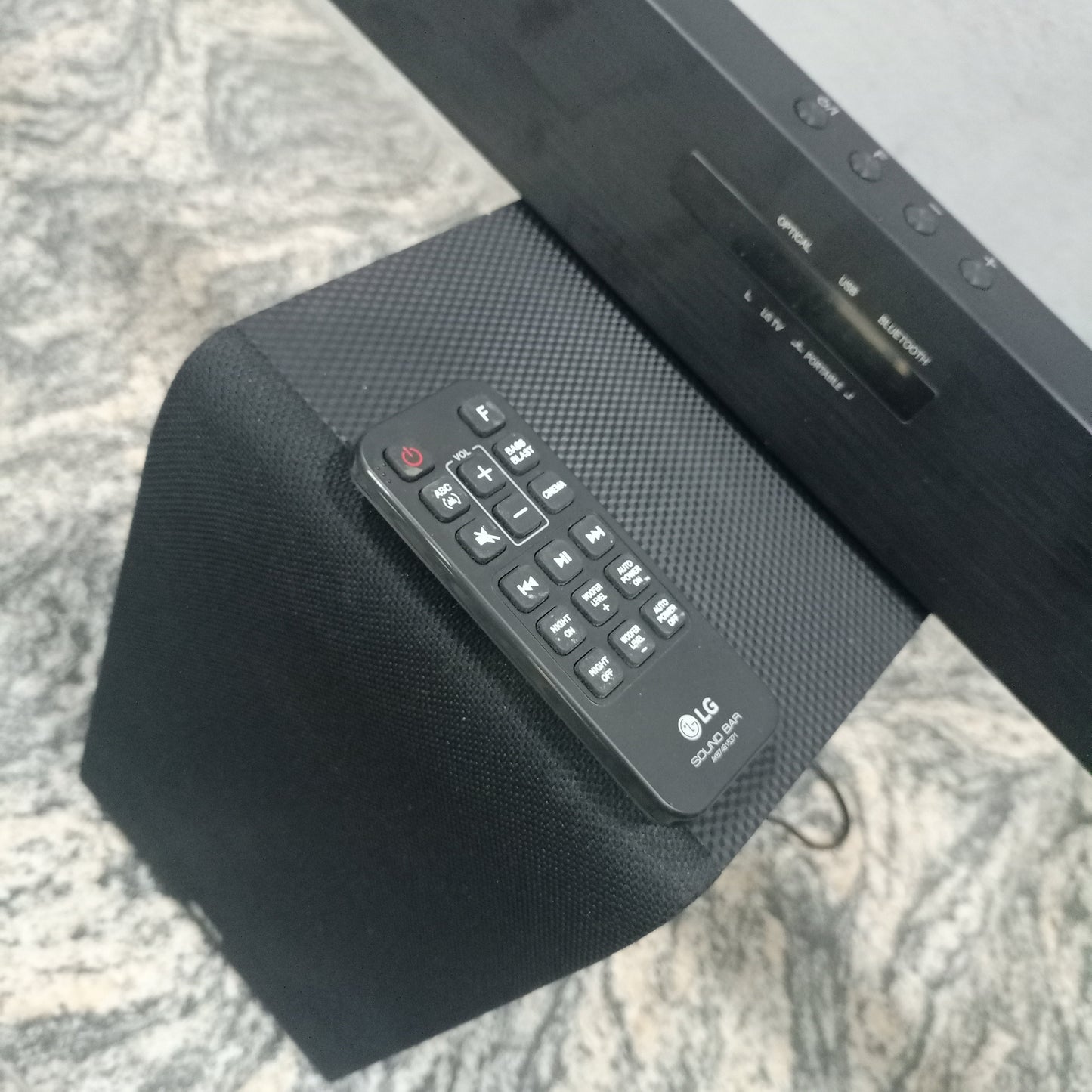 LG SJ3 2.1Ch 300W Bluetooth Sound Bar with Wireless Subwoofer - Brand New