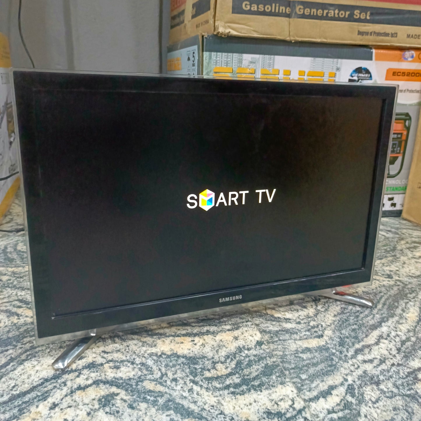 SAMSUNG 22 Inch UE22F5400AK Series 5 Smart (Built-in WiFi) Full HD LED TV - Smart TV logo on screen