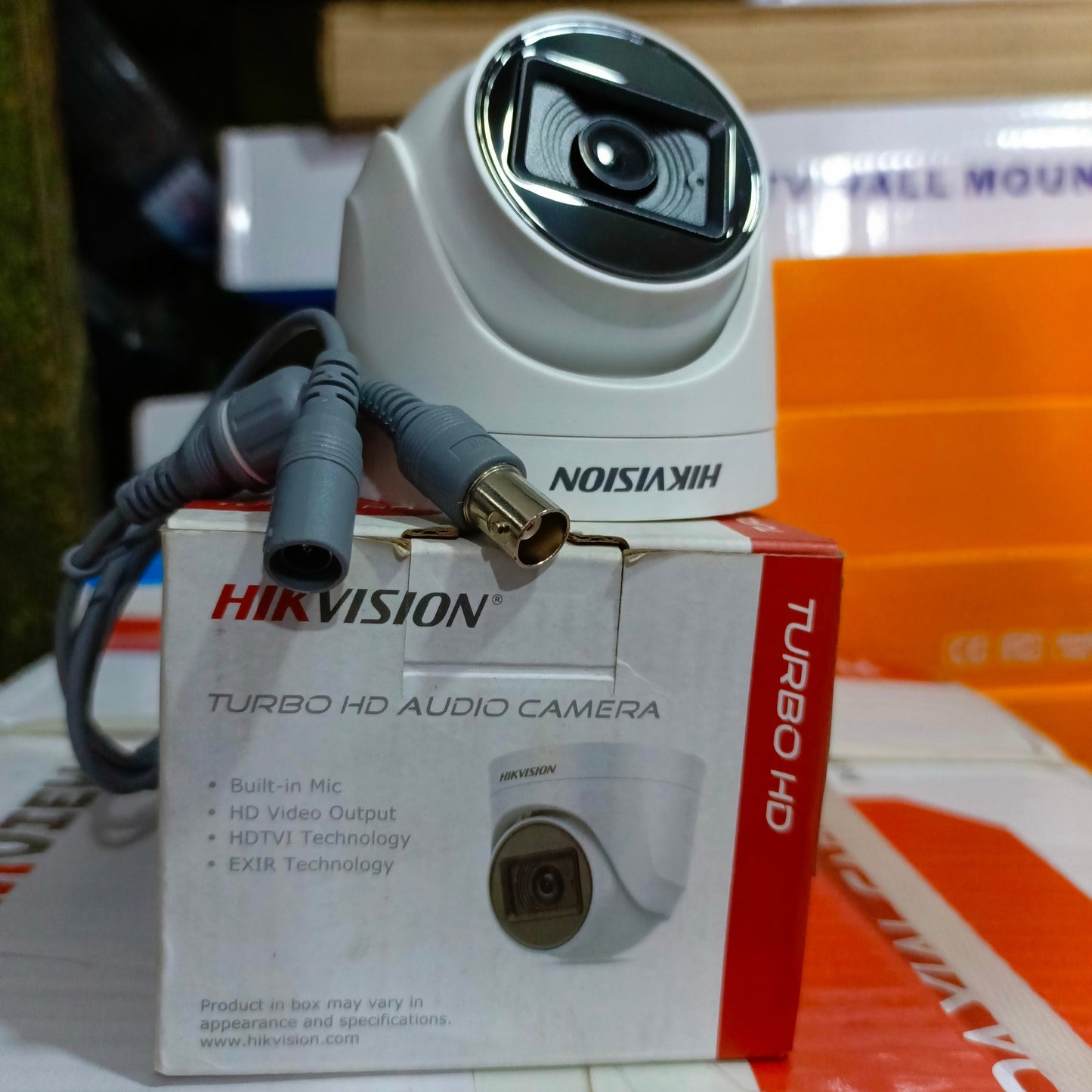 HIKVISION IR Turret HD-TVI Color Camera with Coaxial Audio (2.8mm, 2MP Lens) - Full carton and item view