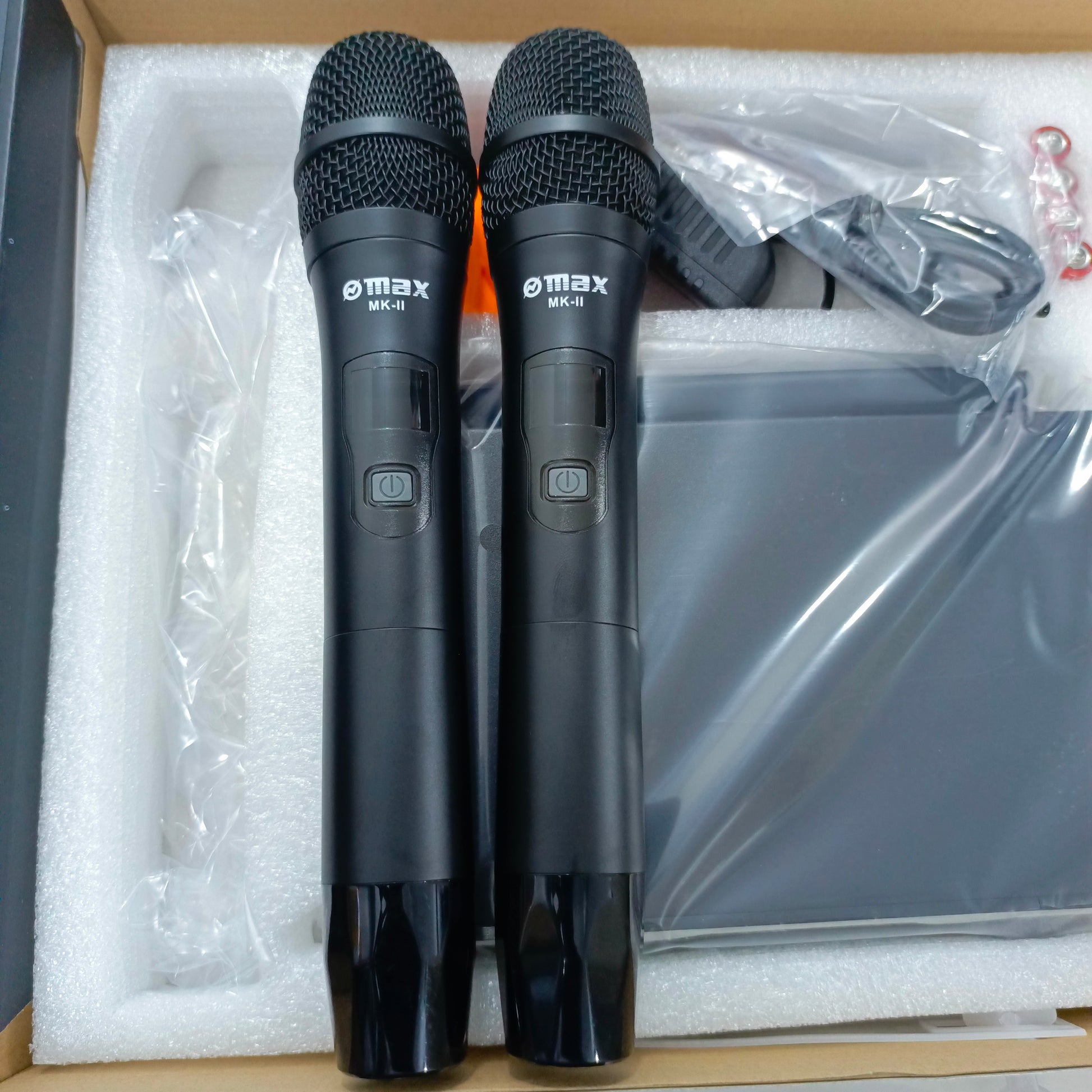 Max MK-II Dual (2-Way) Dynamic Wireless Vocal Microphone - Front View 
