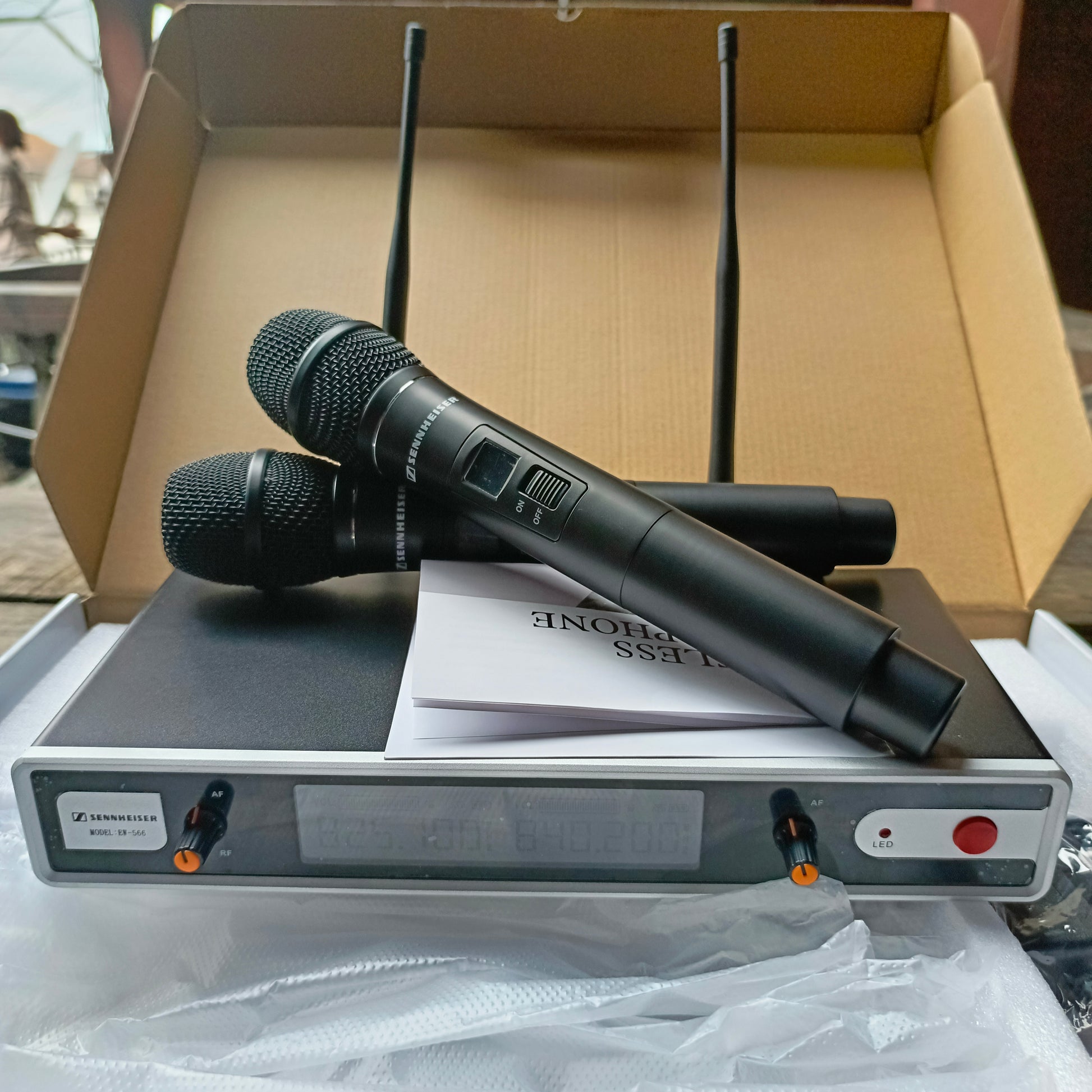 SENNHEISER EW-566 Professional Wireless Dynamic Vocal Microphone - Brand New