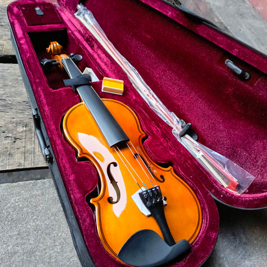 Yamaha 1/2 Concert Violin Starter Kit for Students with Bow, Shoulder rest, Rosin and a Light-weight Hardcase (Replica) - Brand New