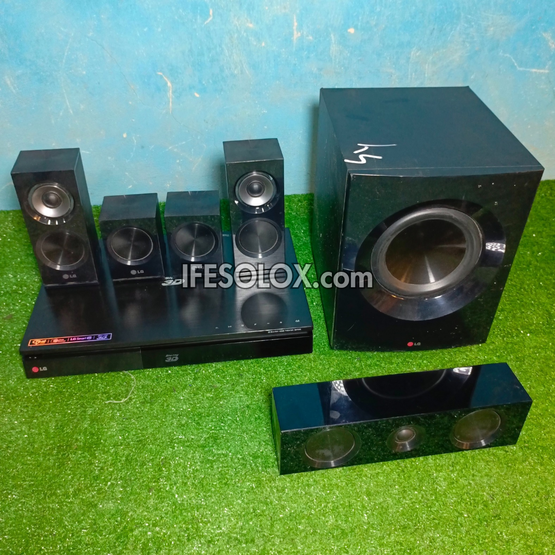 Ensemble complet de cinéma maison LG DH7530T 5.1 canaux 1 200 W Bluetooth Blu-ray 3D DVD (USB, FM, Aux, entrée optique) - Occasion à l'étranger