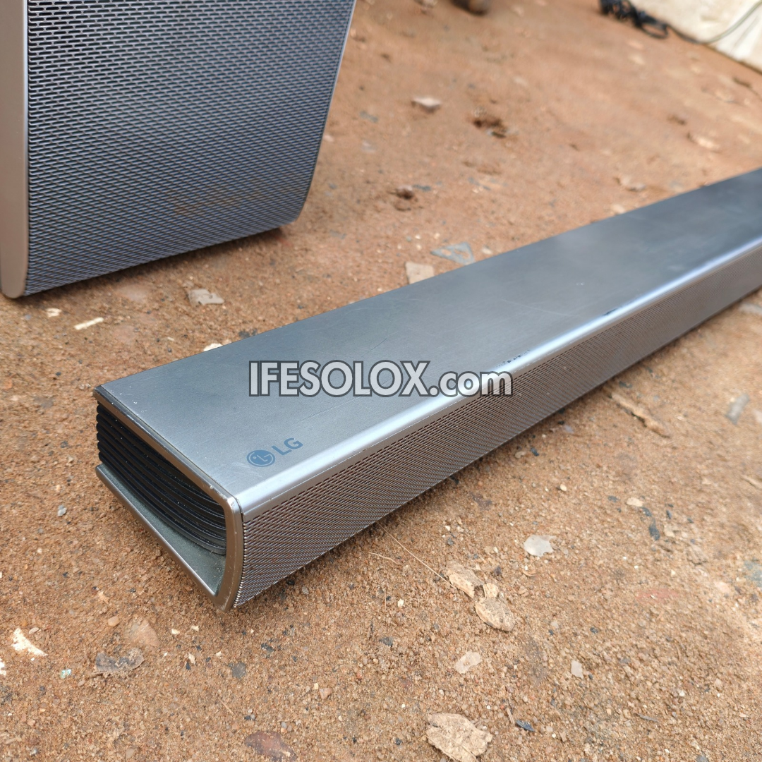 LG SH8 4.1Ch 420W WiFi Smart Bluetooth Sound Bar with Wireless Subwoofer and Chromecast - Foreign Used