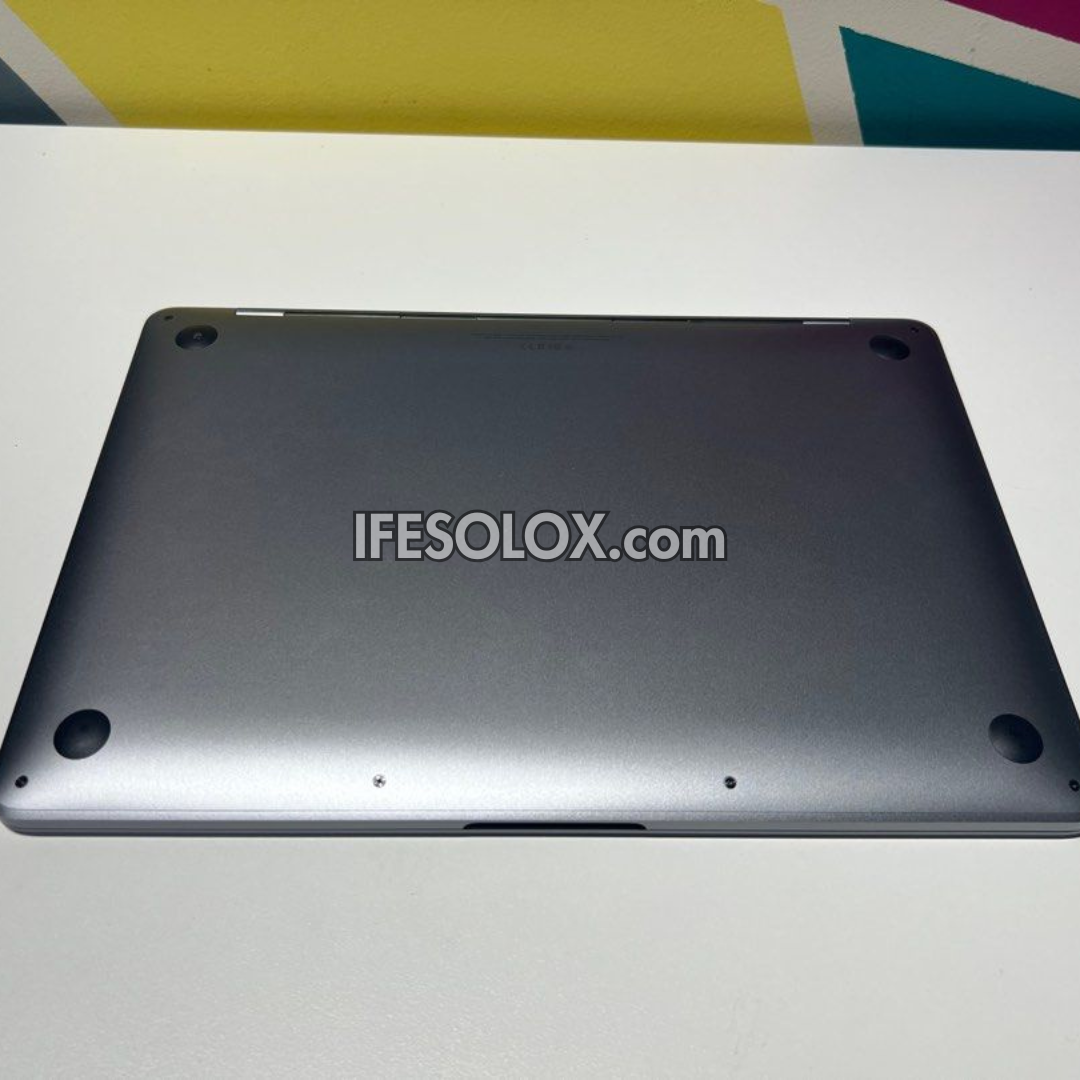 MacBook Pro 2020 13.3" Retina Display Laptop with Apple M1, 8GB DDR4 RAM, 256GB SSD - Foreign Used