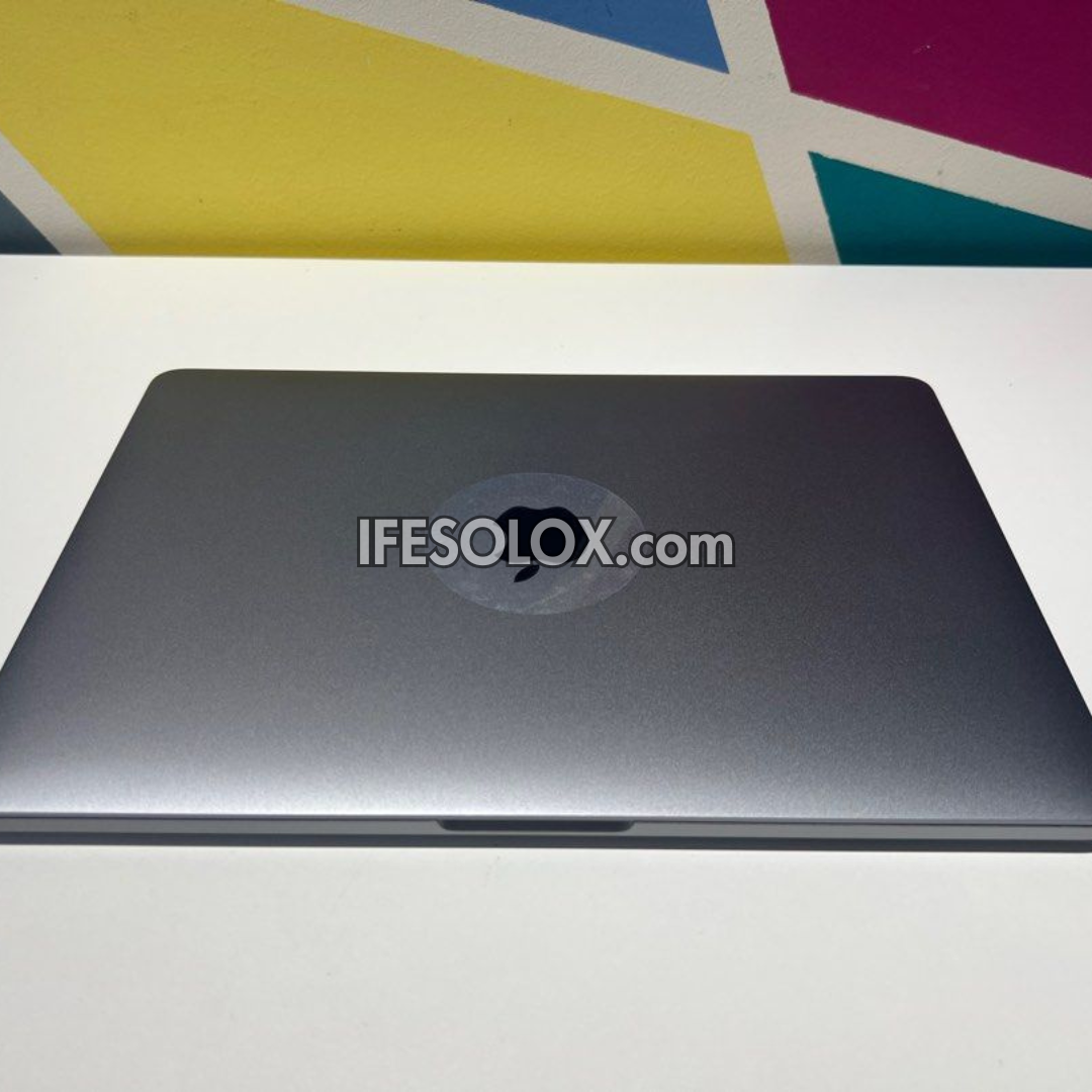 MacBook Pro 2020 13.3" Retina Display Laptop with Apple M1, 8GB DDR4 RAM, 256GB SSD - Foreign Used