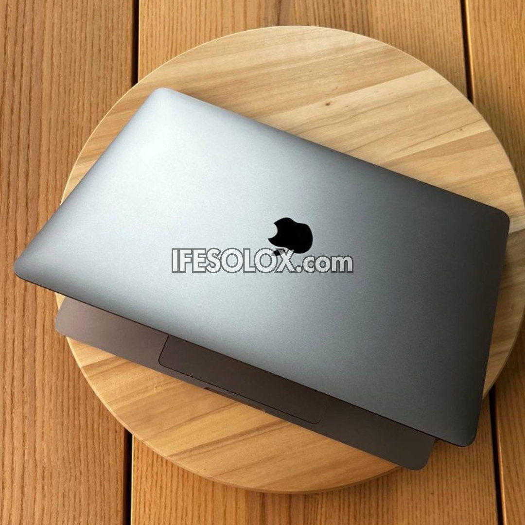 MacBook Pro 2020 13.3" Retina Display Laptop with Intel Core i5 10th Gen, 16GB DDR4 RAM, 512GB SSD - Foreign Used