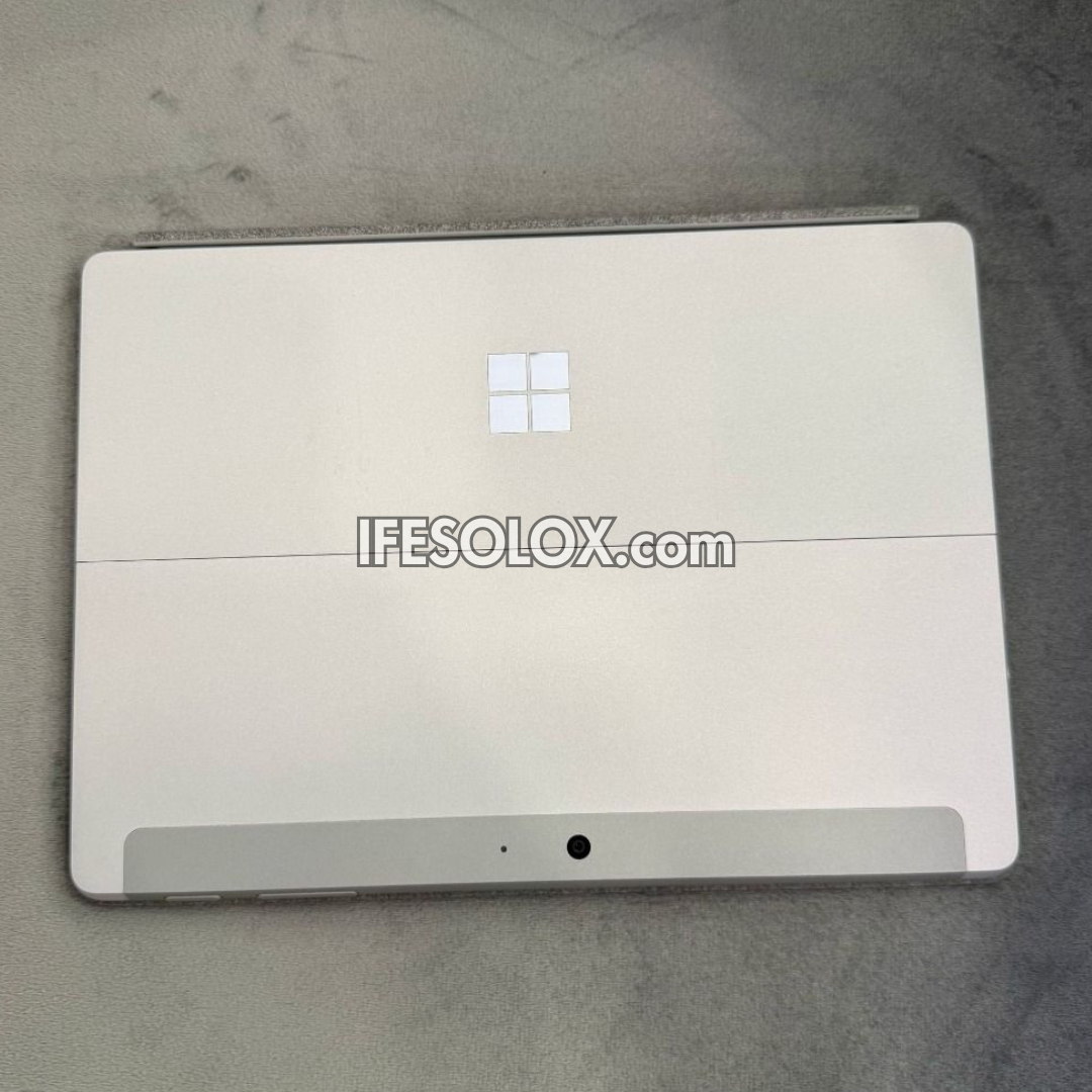 Microsoft Surface Go 10" Tablet with Type Cover, Intel Pentium, 8GB DDR3 LPRAM, 128GB SSD - Foreign Used