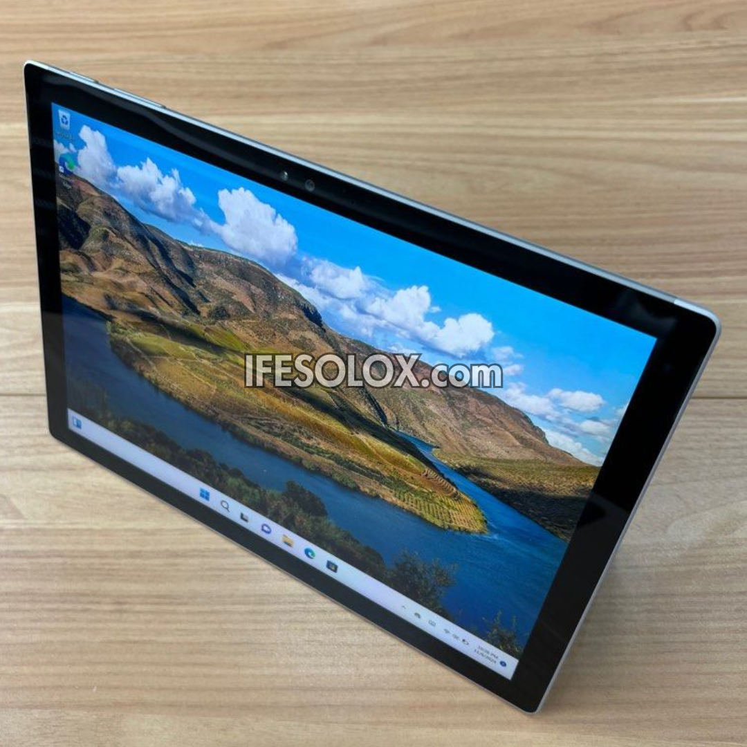 Microsoft Surface Pro 4 12.3" Tablet with Type Cover, Intel Core i5 6th Gen, 8GB RAM, 256GB SSD - Foreign Used