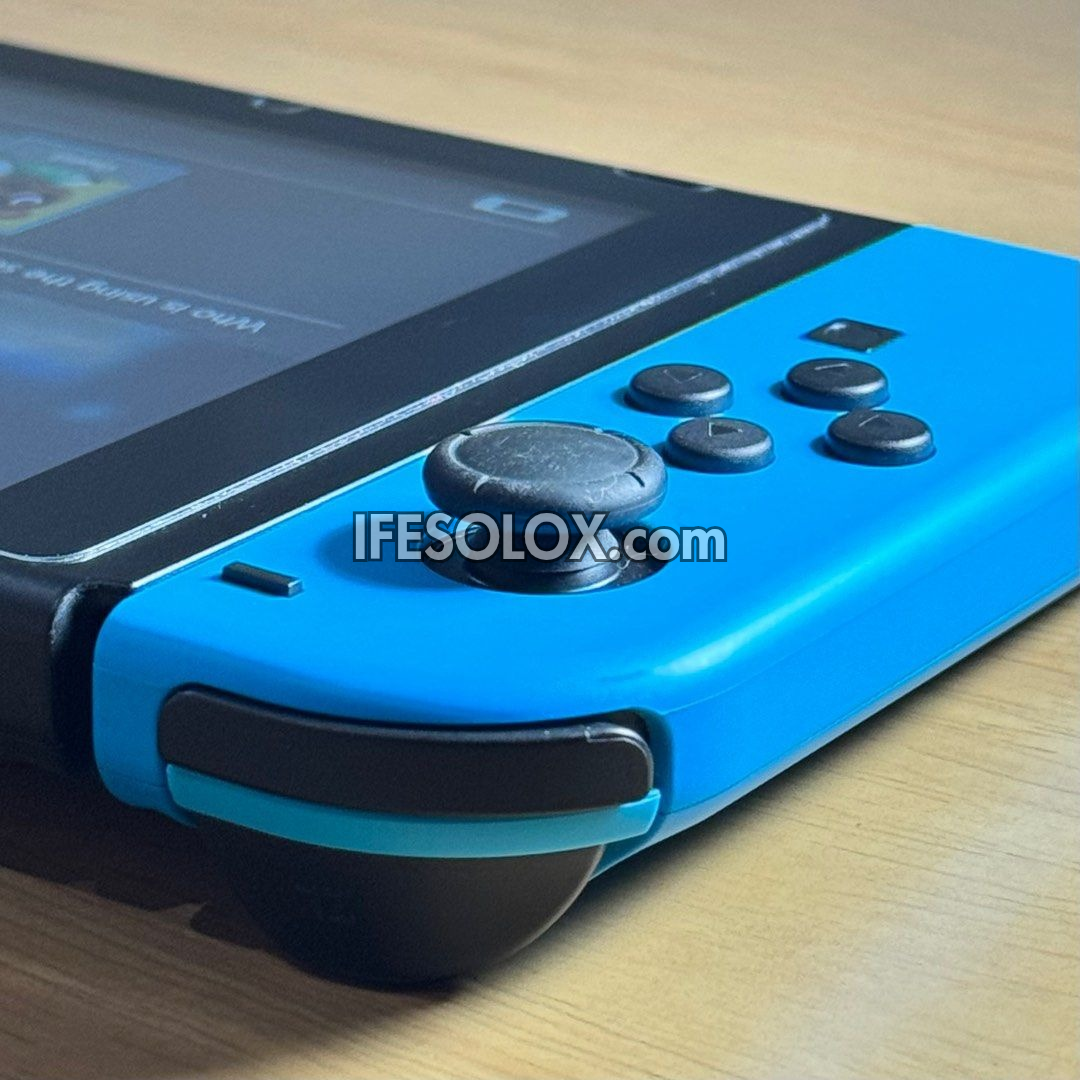 Nintendo Switch V1 Portable Video Game Console with 32GB Memory and 10 Games - Foreign Used