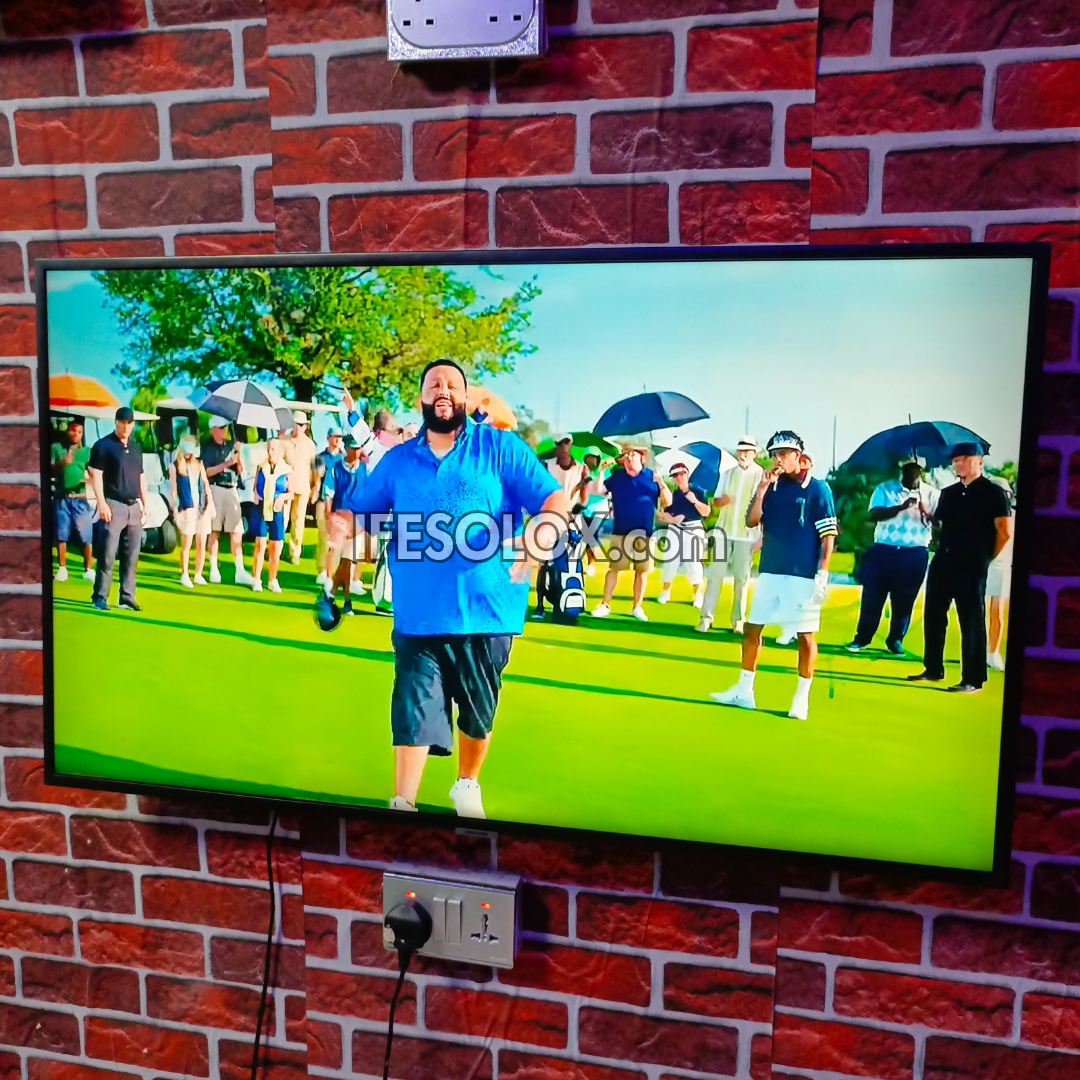 SAMSUNG 43 Inch UE43RU7179U 4K UHD Smart TV (Active HDR, Bluetooth, WiFi, Miracast, AirPlay) - Foreign Used