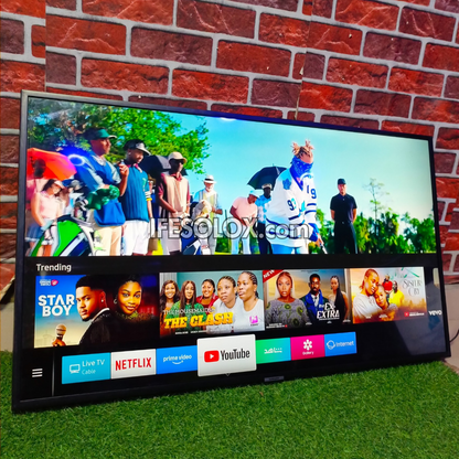 SAMSUNG 43 Inch UE43RU7179U 4K UHD Smart TV (Active HDR, Bluetooth, WiFi, Miracast, AirPlay) - Foreign Used