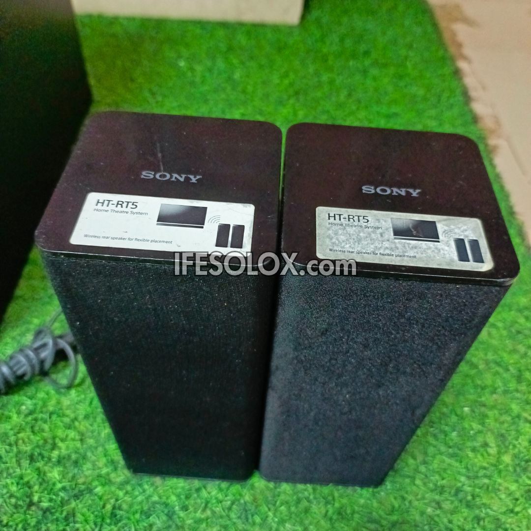 Barre de son intelligente Bluetooth 4K SONY HT-RT5 5.1 canaux 550 W avec caisson de basses actif et haut-parleurs arrière sans fil - Occasion étrangère