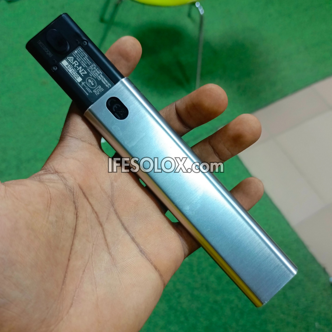 Samsung Magic Remote (RMCRMM1AP1) for QLED, Neo-QLED and OLED Samsung Smart TVs - Follow come