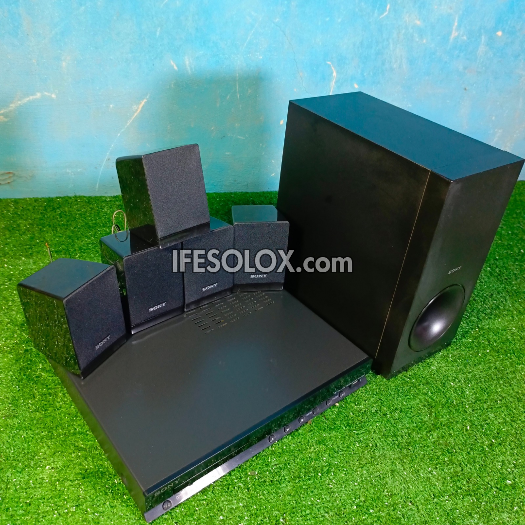 Sony DAV-DZ140 Système de cinéma maison DVD 5.1 canaux 300 watts - Occasion à l'étranger