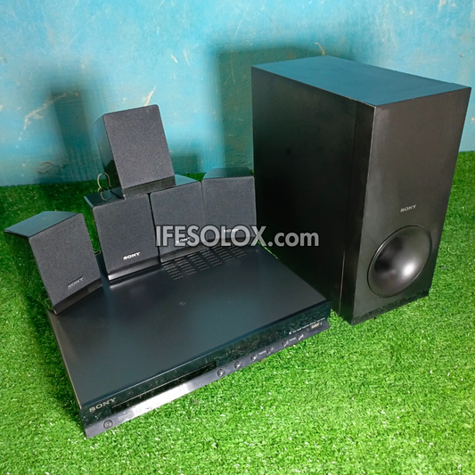 Sony DAV-DZ140 Système de cinéma maison DVD 5.1 canaux 300 watts - Occasion à l'étranger