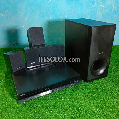 Sony DAV-DZ140 Système de cinéma maison DVD 5.1 canaux 300 watts - Occasion à l'étranger