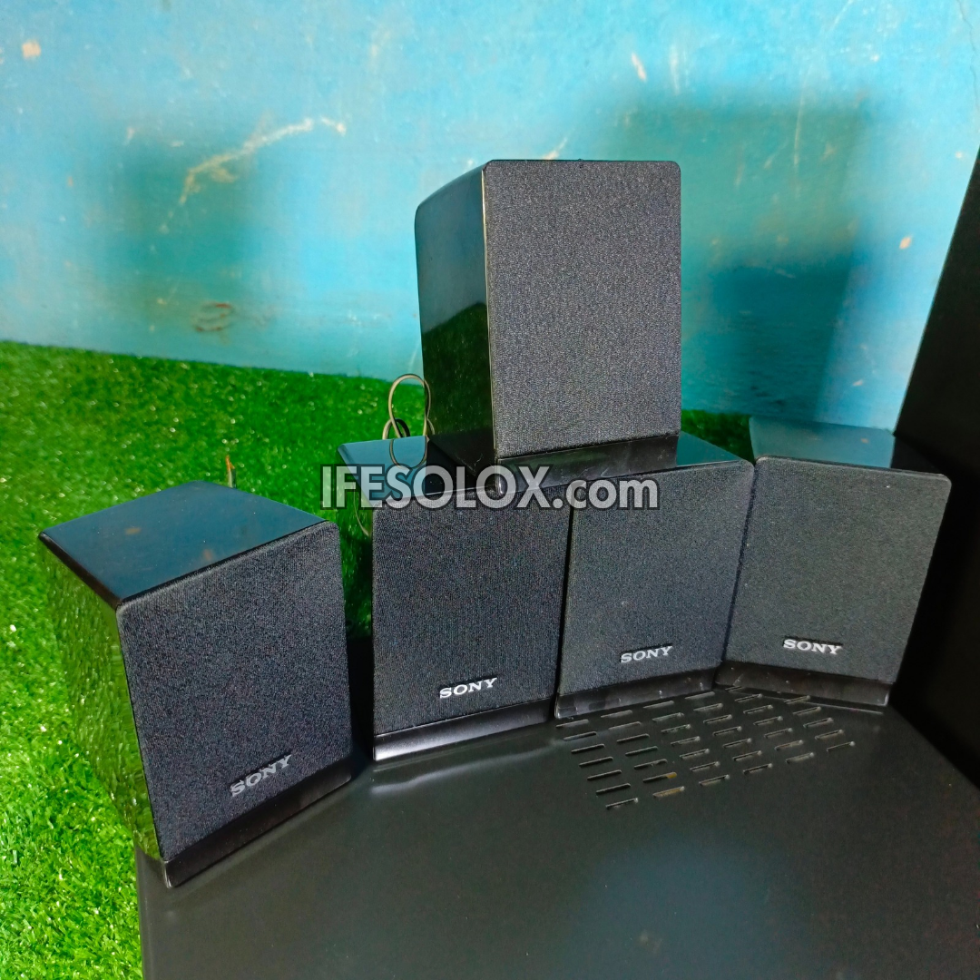 Sony DAV-DZ140 Système de cinéma maison DVD 5.1 canaux 300 watts - Occasion à l'étranger