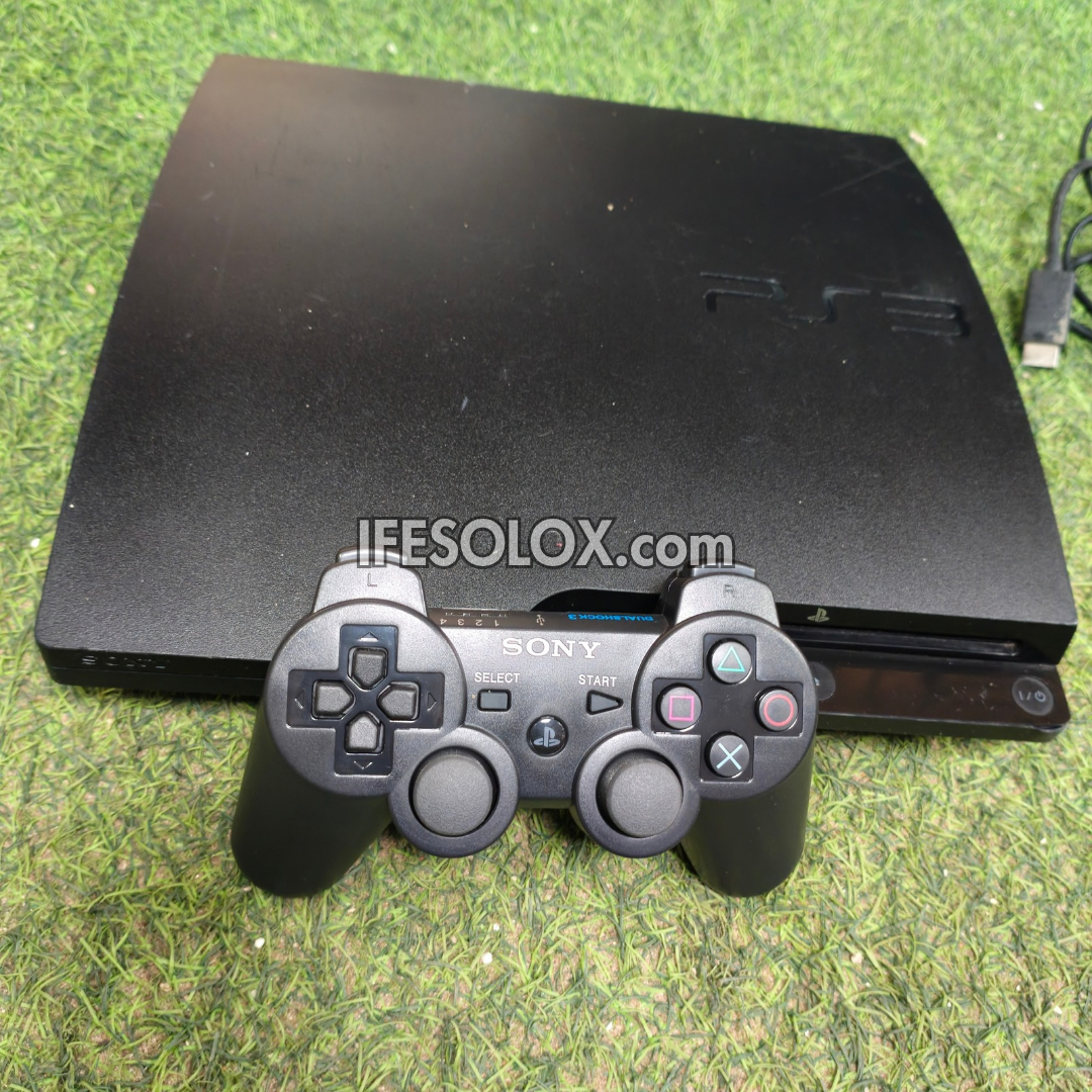 Console de jeu Sony Playstation 3 (PS3) Slim 120 Go avec 1 manette DUALSHOCK et 10 jeux - Occasion étrangère