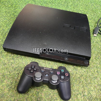 Console de jeu Sony Playstation 3 (PS3) Slim 120 Go avec 1 manette DUALSHOCK et 10 jeux - Occasion étrangère
