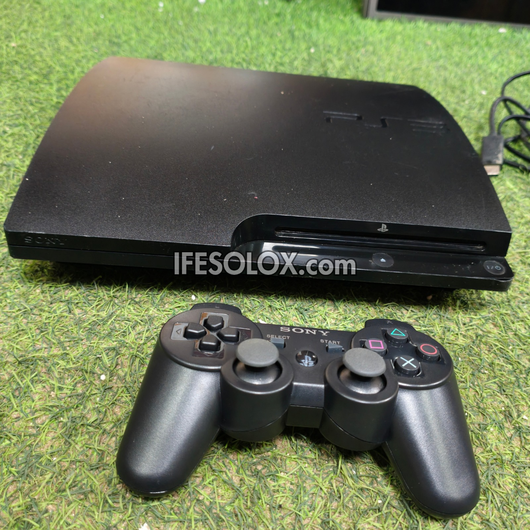 Console de jeu Sony Playstation 3 (PS3) Slim 120 Go avec 1 manette DUALSHOCK et 10 jeux - Occasion étrangère