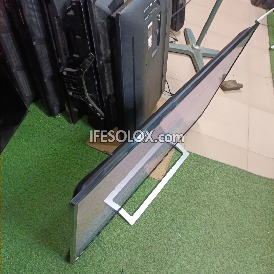 TOSHIBA 50 Inch Smart 4K UHD LED TV (Built-in WiFi, Wireless Display) - London Used