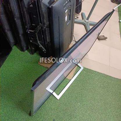 TOSHIBA 50 Inch Smart 4K UHD LED TV (Built-in WiFi, Wireless Display) - London Used