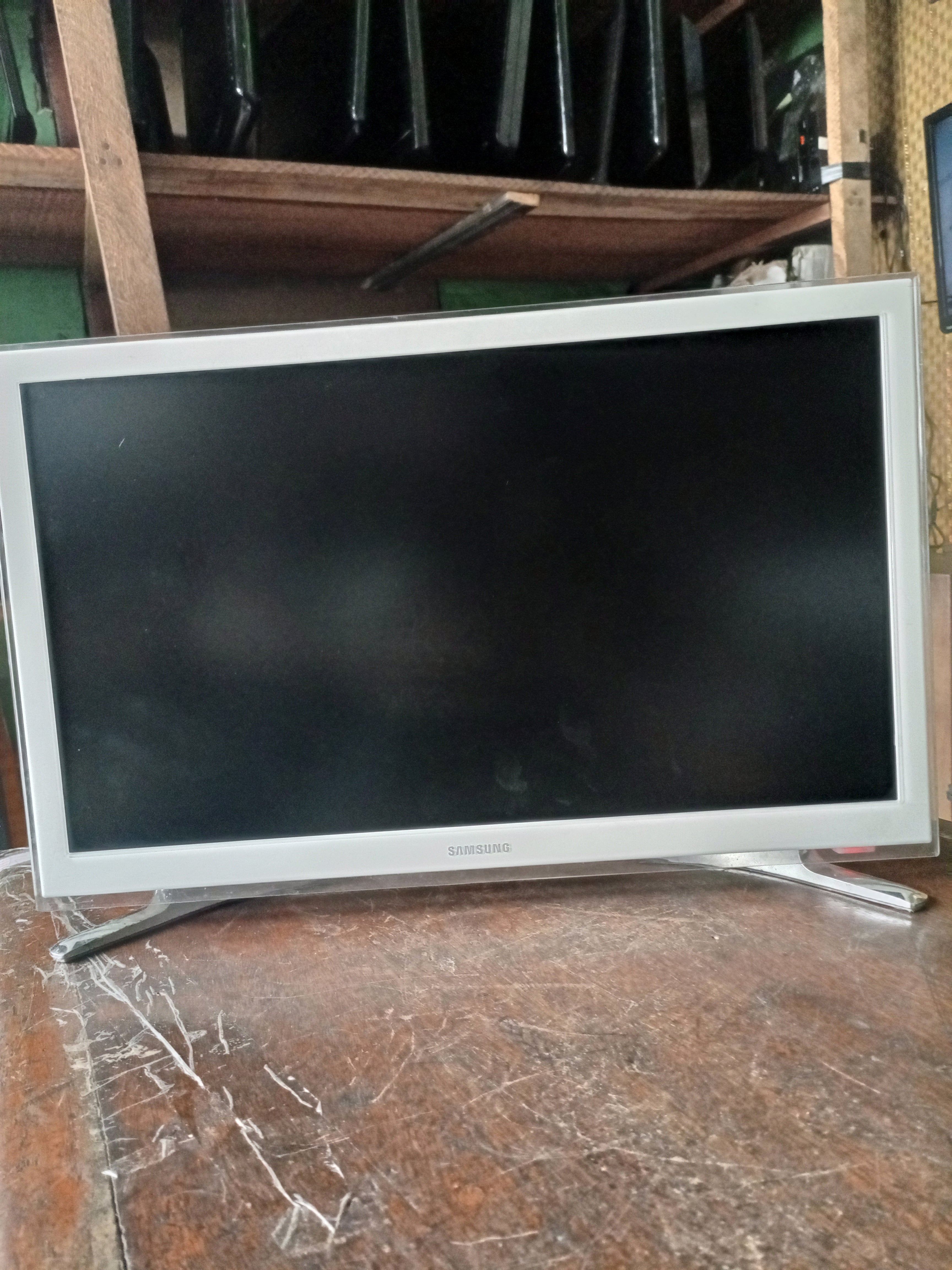 SAMSUNG 22 Inch UE22H5610AK Smart Built-in WiFi Full HD LED TV - Londo ...