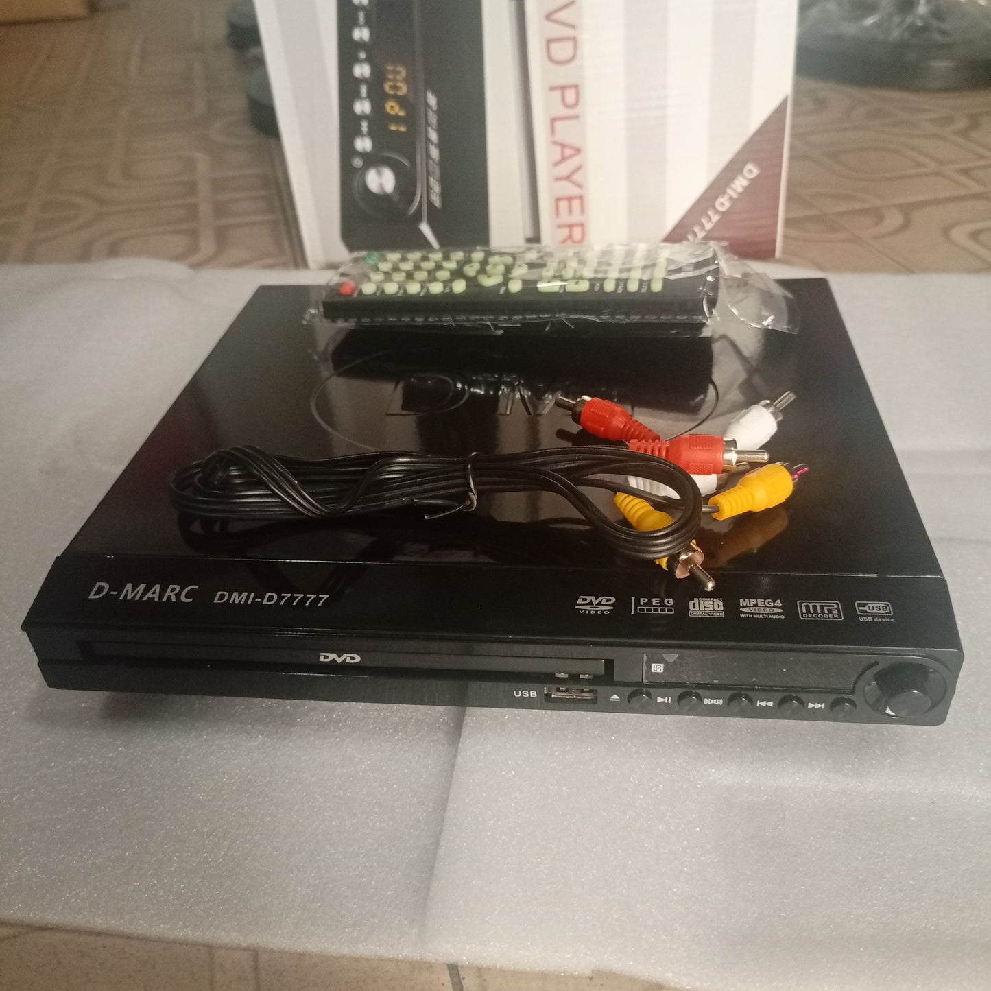 Lecteur DVD multi-lecture DMARC DMI-D7777 + dernière mémoire, emplacements USB et SD - Tout neuf