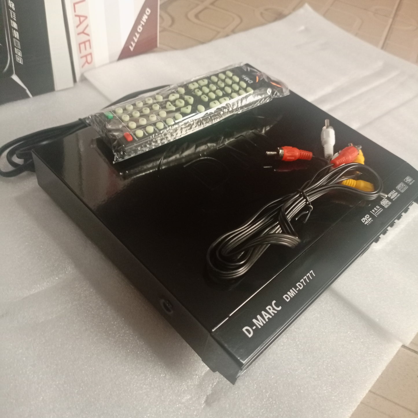 Lecteur DVD multi-lecture DMARC DMI-D7777 + dernière mémoire, emplacements USB et SD - Tout neuf