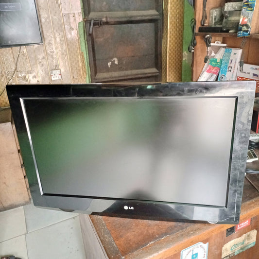 LG 32 Inch 32LH3000 Full HD LCD TV - Front View