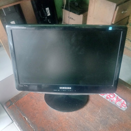SAMSUNG 19 Inch B1930HD HD Ready LCD TV + USB - Front View