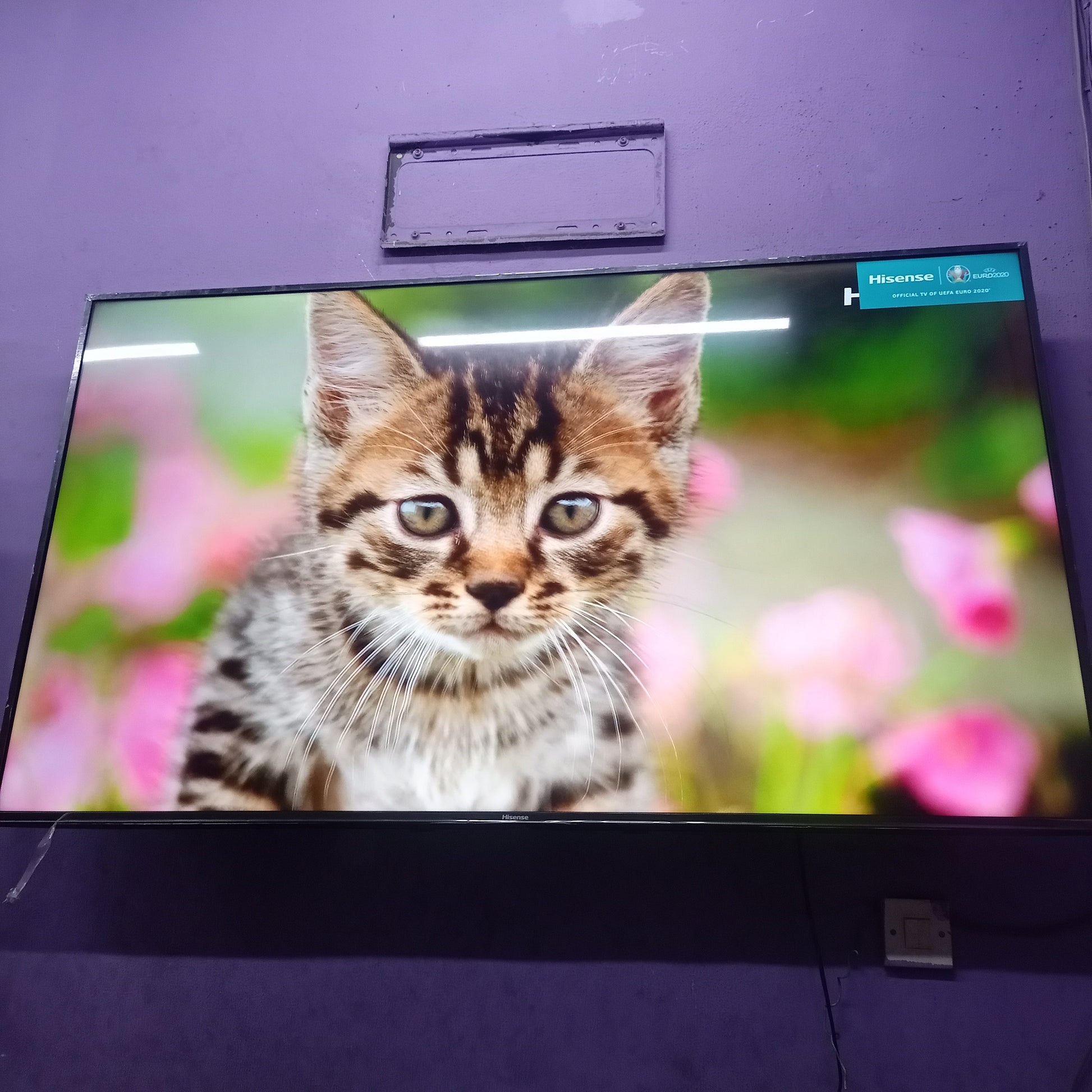 Hisense 65 inch VIDAA Smart 4K UHD LED TV (Netflix, YouTube, Amazon Prime) - Foreign Used