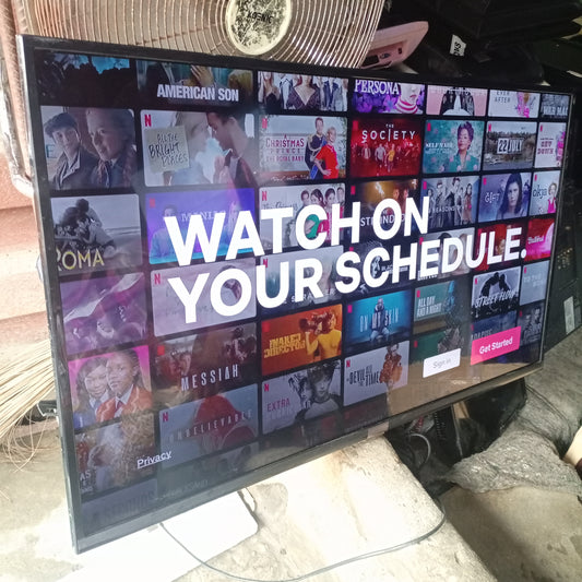 TCL 43 inch 43DP603 Smart 4K UHD LED TV - Watching Netflix
