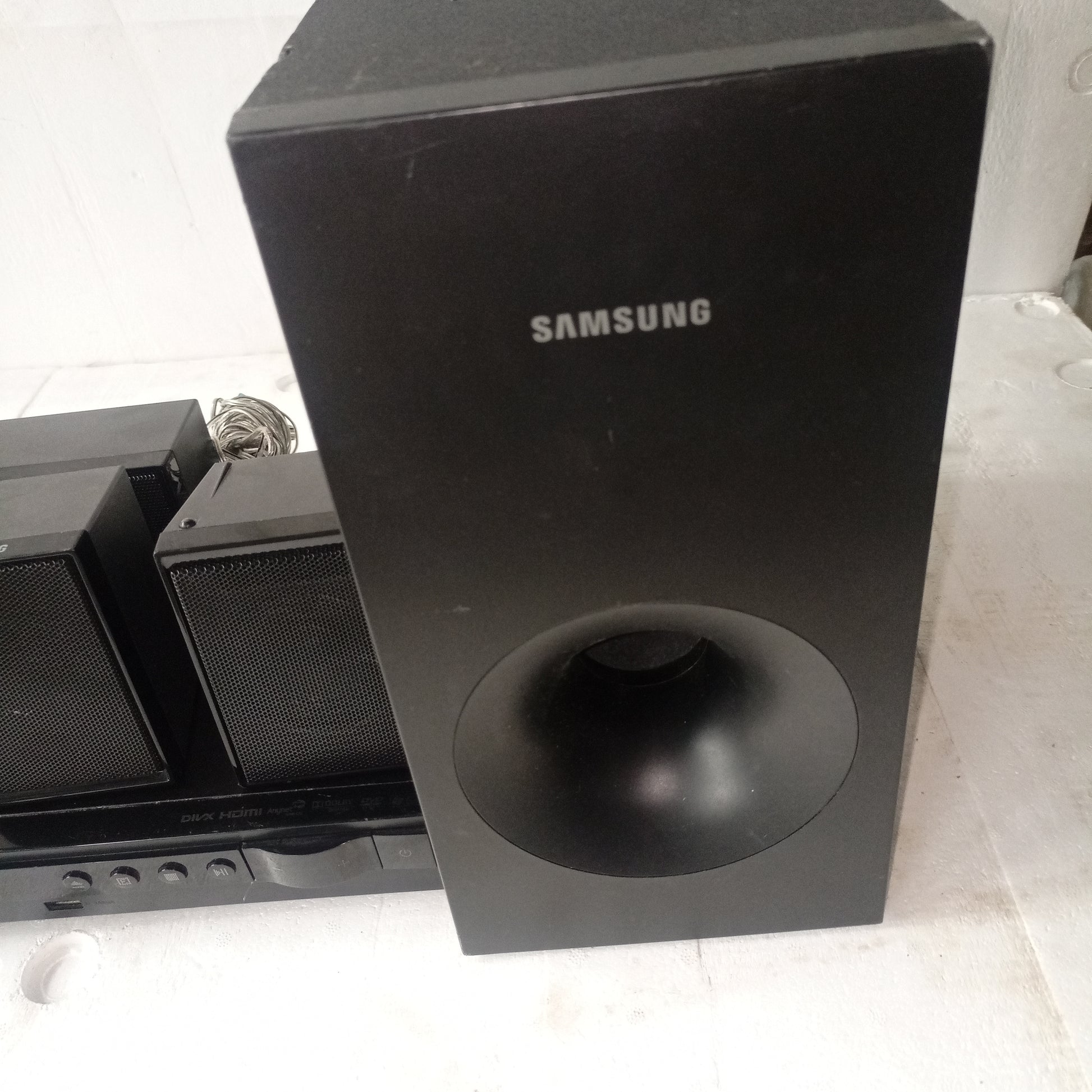 Samsung HT-E350 5.1Ch 350Watts DVD Home Theater Complete Set - subwoofer front view