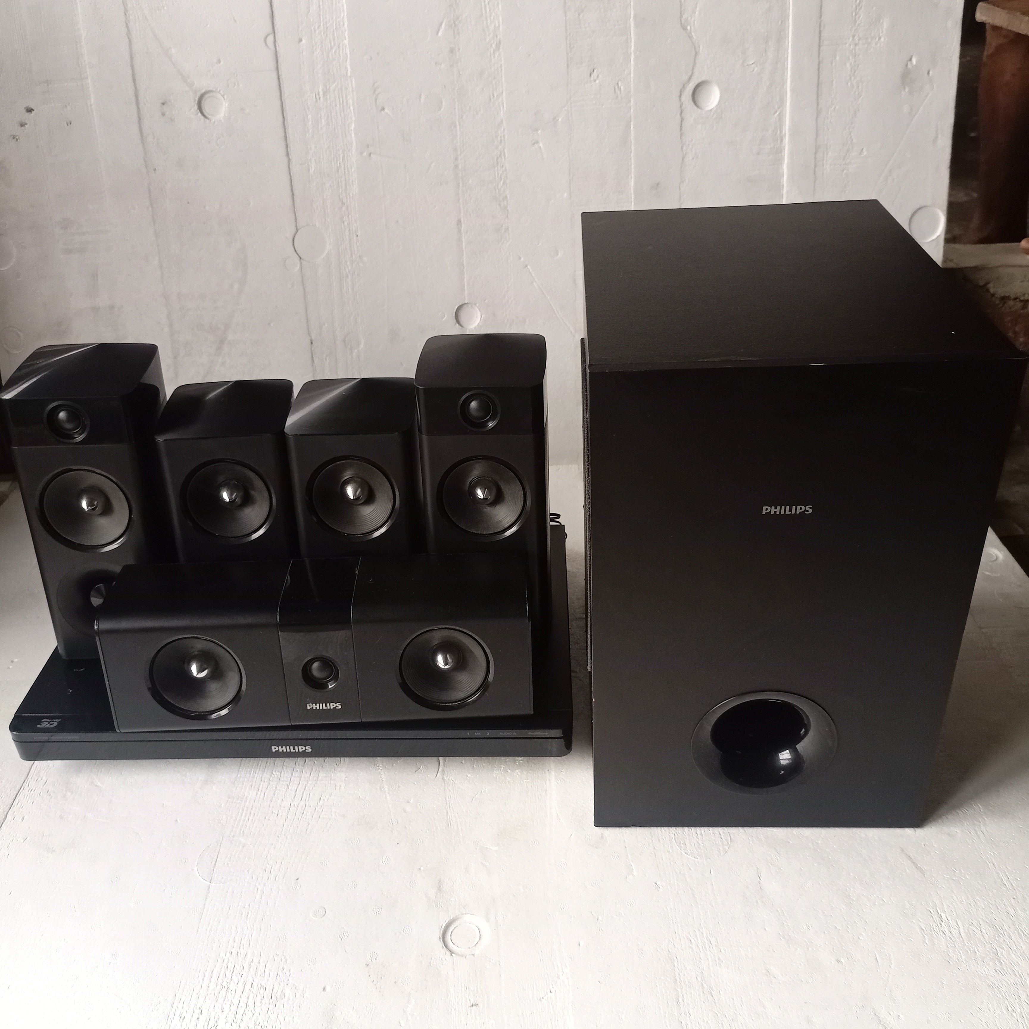 Philips home theatre system 2024 5.1 wireless surround sound