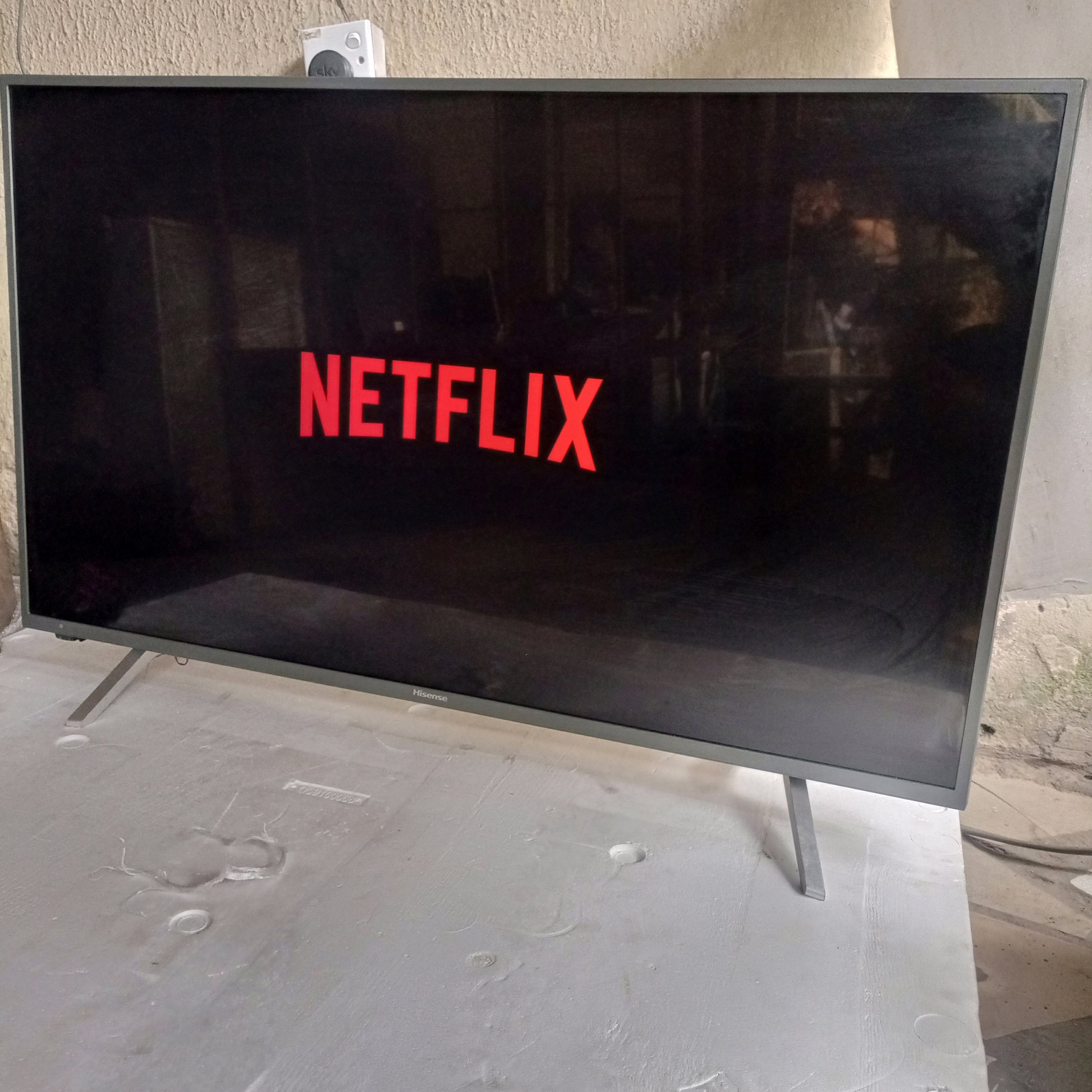 Hisense 43 inch 43A6100 VIDAA Smart 4K UHD Widescreen LED TV + Netflix