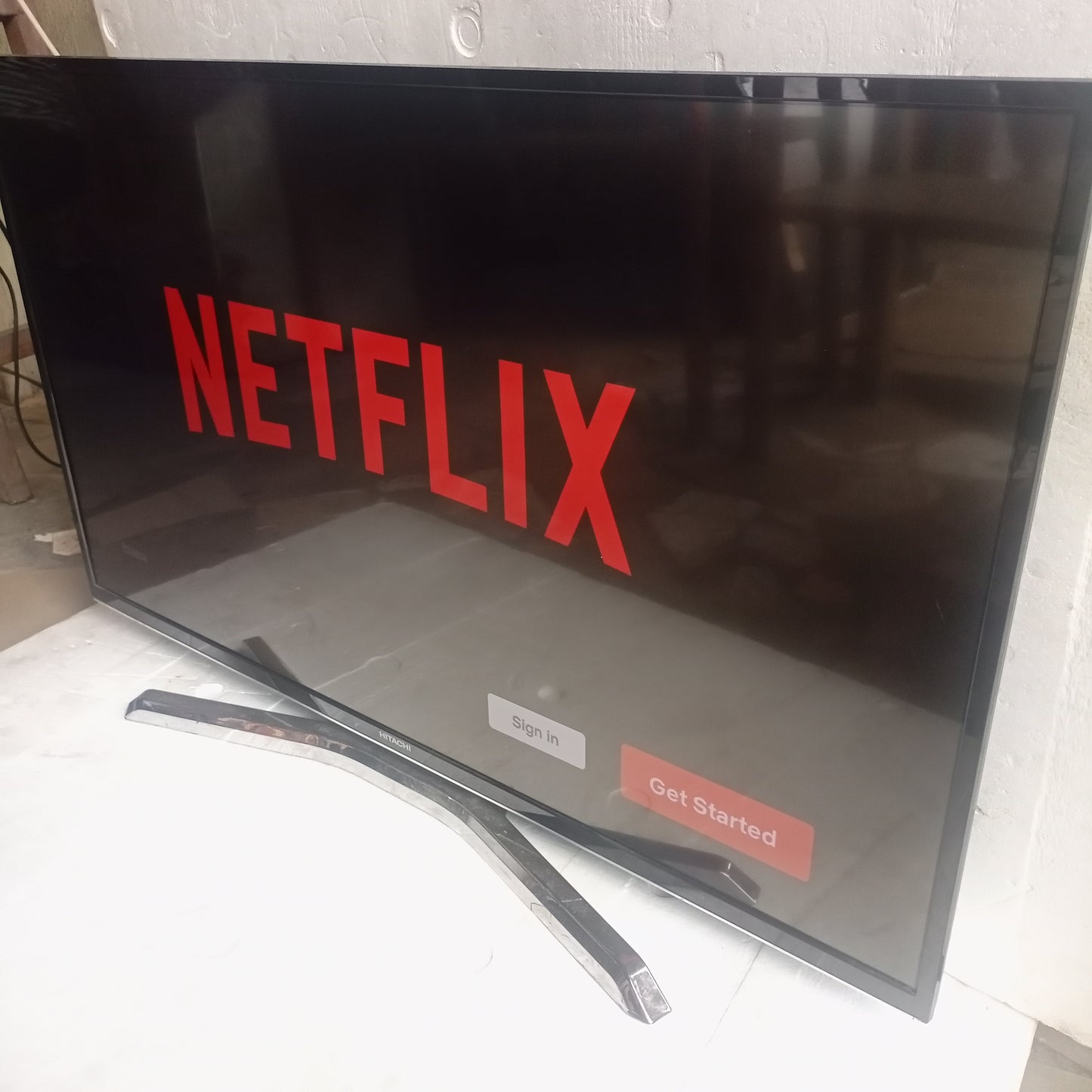 Hitachi 43 Inch 43HK25T74U Smart 4K UHD LED TV - Netflix