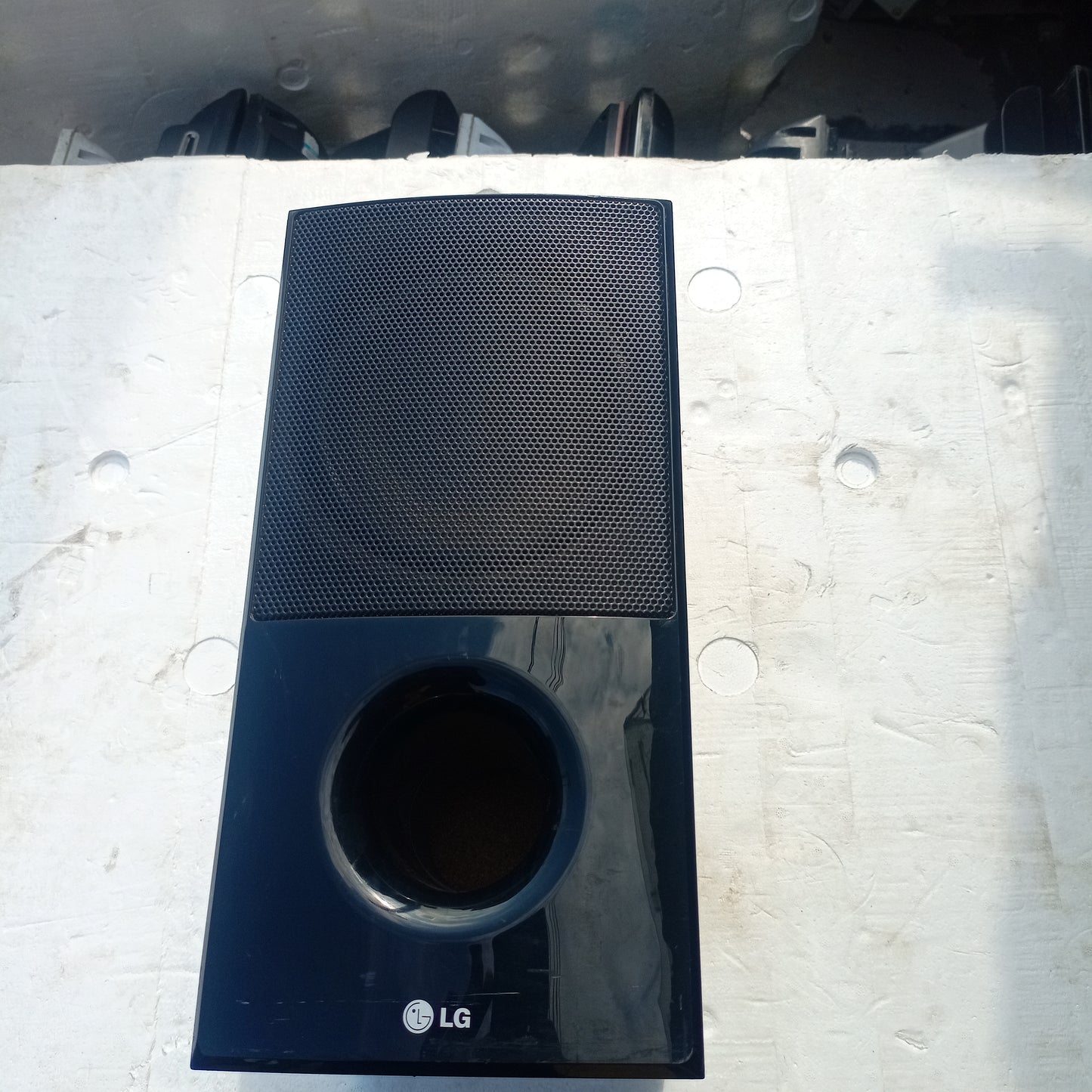 LG SB45M-W 300W 3 ohms Subwoofer - Foreign Used