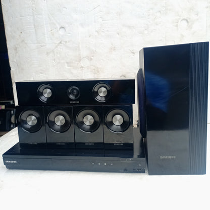 Samsung HT-D550 1000Watts DVD Home Theater Complete Set - Foreign Used