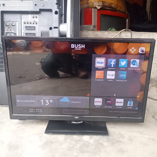BUSH 24 Inch LED24265DVDCNTD Smart Full HD LED TV (DVD Combo) + Screen Mirroring, Netflix & YouTube - UK Used